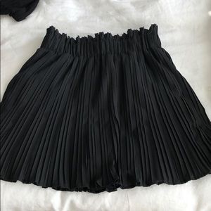 Vestique black skort
